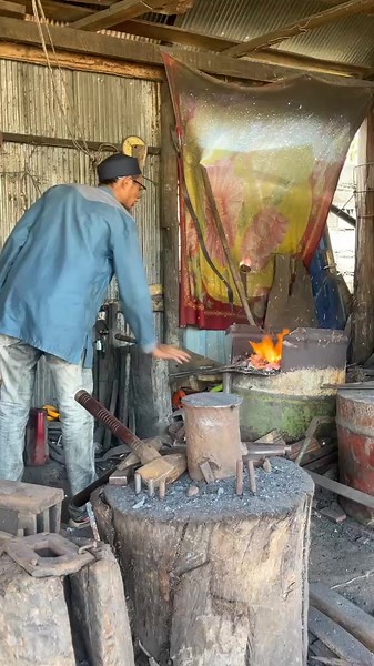 Splitting Steel Using Old School Technique | METAL WORKS