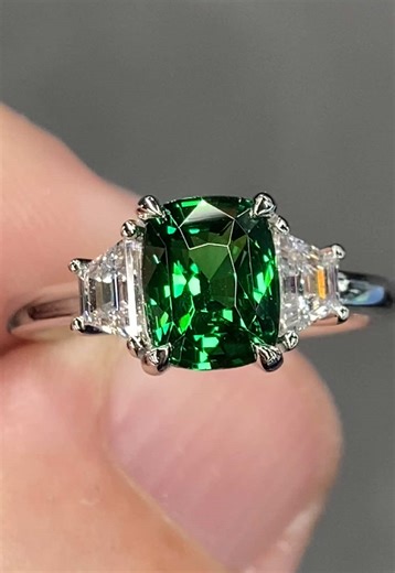 Stunning GIA Certified Tsavorite Garnet and Diamond Ring