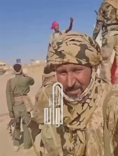 عندما تنشر القنوات الجزائرية فيديوهات حصرية عن مسلحين ودواعش في #مالي، علينا أن نفهم أن هذه ليست مجرد تغطية عادية، بل دليل صريح على أن جزائريين يرافقون هذه المجموعات، ويحملون أسلحة جزائرية وتنسيق جزائري كامل. ظهور هذه الفيديوهات فقط عبر #الجزائر، وحصريًا على شاشاتها، يعني أن النظام في الجزائر ليس مجرد مشاهد، بل جزء من المشهد الإر@ابي، وداعم غير معلن للمهاجمين والفصائل الجهادية في مالي. وجب أن يُفهم جيدًا أن هذا السرطان المتوغّل في شمال إفريقيا لا يعيش ولا يتنفّس لولا الحماية السياسية والدعم اللو