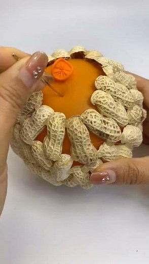 How to use peanut shells to make a hanging lamp