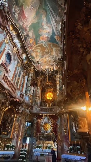 ✨ “Beauty will save the world’ - Dostoevsky 📚Built in 1746 as a private chapel for its architects, brothers Cosmas & Egid Asam. As a self-commissioned work, they were free to express their high Baroque design skills to create this unique masterpiece. They eventually opened it to the public, for all to appreciate its beauty. The high altar is inspired by Bernini’s great Baldachin for St Peter’s Basilica in Rome; the Asam brothers studied architecture with Bernini. 💎This is a must visit in Munic
