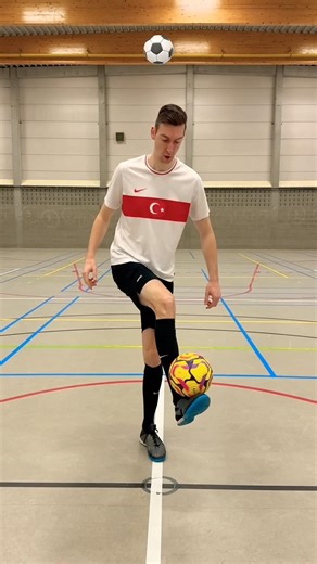 Michiel is intelligent in football challenges 🧠