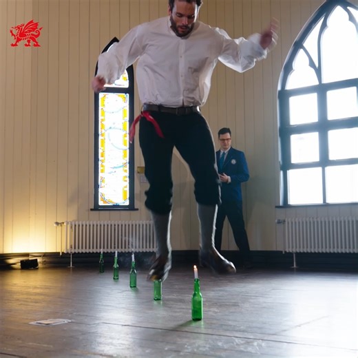 Who can complete the Welsh stepdance medley in the fastest time? 🏴󠁧󠁢󠁷󠁬󠁳󠁿🕯️ Happy St. David's Day / Dydd Gŵyl Dewi Hapus #RandomActsofWelshness | Guinness World Records