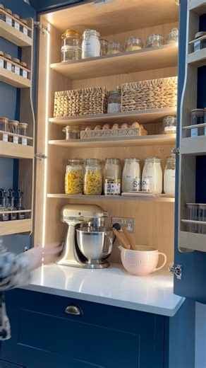 An oldie but a goody… Tidy Pantry, Tidy Mind… don’t you agree? #pantry #pantrygoals #pantrystaples #littlehouse #bluekitchen #howdens #BlueKitchenCabinets #pantrystorage #PantryStockUp | Little House In London