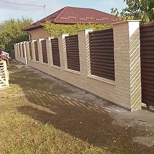 garduri si porti din fer forjat _tablă decupata șipcă metalică; - fier forjat; - tablă cutată; - plasă bordurată; - BCA sau beton; - panouri stil jaluzea; - gard din lemn; garduri și porți exact după cerințele dumneavoastră (cu sau fără stâlpi de beton), cu fundație (sau fără fundație la cerere), la dimensiuni si modele alese de dumneavoastră: 1m, 1,25m, 1,5m, 1,75m si 2m. Gardul poate fi construit din materialele noastre sau cu materialele dumneavoastră. Pentru mai multe informatii, ne puteți c