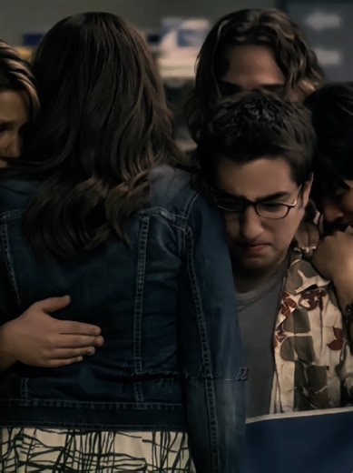 Emma had every reason to hate Lakehurst (even tho Simpson was right) they started a war that killed Emma's childhood best friend, jt. I couldn't even imagine that pain. scp- littleredscenepacks ac- @𝓪𝓶𝓫𝓮𝓻 ♫ #emmanelson #degrassi #fyp #degrassiedit #mannysantos