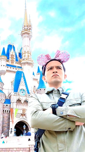 1.2M views · 10K reactions | “Yung ang angas mo tignan tapos may Mickey Mouse ka na headband” 藍 Dennis Trillo dressed up as his kontrabida character from “Pulang Araw” as he explored Disneyland during a recent family trip. While in character as Colonel Saitoh, the Kapuso Drama King donned sparkly pink Minnie Mouse ears and spoke with a Japanese accent.  Dennis Trillo/TikTok Link to the full story in the comments section. | GMA News | Facebook