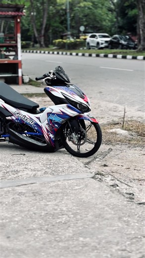 Aerox 155 Custom Exhaust and Radiator Cover Installation