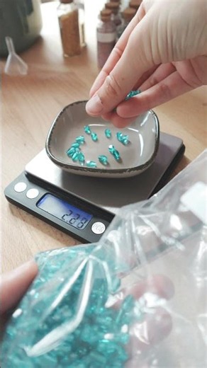 Make your own statement hoop earrings! Watch the #beadingtutorial and get a bead kit today ✨