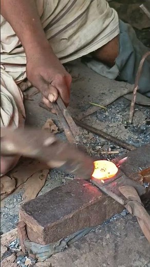 Traditional Blacksmithing: The Power of Fire and Hammer 🔨