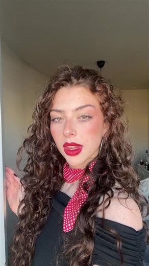 Videos de rochi (@rrppcchhii) con “Hopelessly Devoted To You - From “Grease” - Olivia Newton-John”
