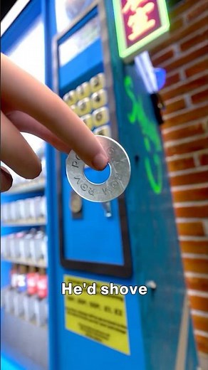 He Scammed An Old Vending Machine 😳