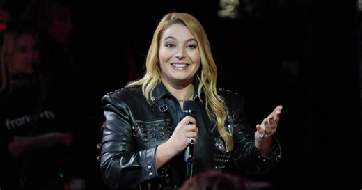 "Tout se casse" : écoutez l’hymne des Enfoirés 2026 écrit par la chanteuse Santa