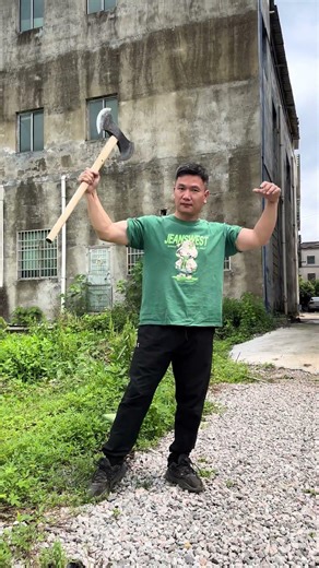 Blacksmith Zhou Sheng and the Double-Bladed Axe