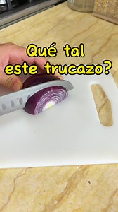 Conocías este trucazo??? Aprende a picar la cebolla sin llorar #tips #sabías #ideas #hacks #hackslife #creativas #ideasen5minutos | Consejos en Casa
