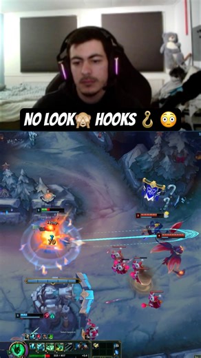 Thresh turnaround with 2 hooks 😱🪝 #Thresh #LeagueOfLegends #League