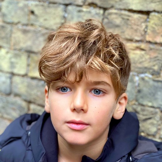 Coupe de cheveux pour garçon tendance 2024 : 80 superbes idées de coiffure pour les jeunes messieurs