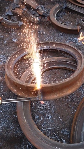 a2zskill123 on Instagram: "Revolutionize Your Train Wheel: The Hydraulic Brake Stone Conversion Process || A2Z SKILLS In today’s episode, we’re diving into a groundbreaking innovation that’s set to transform the railway industry: the **Hydraulic Brake Stone Conversion Process** #RailwayTechnology #A2ZSKILLS #BrakeStone #reels #satysfying"