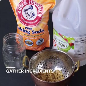 The perfect chemical reaction experiment for kids! Use it during your Thanksgiving science experiments and STEM activities! For full instructions and the science behind the experiment (as well as NGSS applications and a science experiment worksheet), check out >>> https://www.schoolingamonkey.com/dancing-popcorn-experiment/ | Jarring Science for Kids