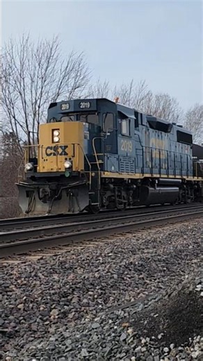 CSX local L356 fl8es down tge mainline with only 2 cars in tow for Dunkirk, NY 32526 #shorts