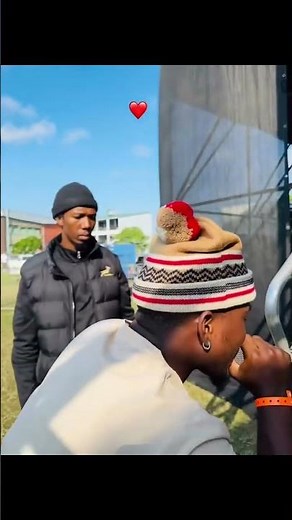 Jikijiki singing his before he enters in a stage#maskandi #jikjiki #bhincanation #stopandgo #dance
