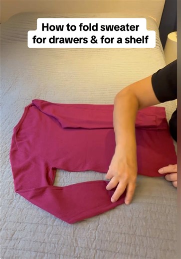 Here are two easy ways to fold a sweater for a drawer and for a shelf. I hope it helps ! #foldingclothes #foldingclothes #howtofold #sweater #laundryfolding
