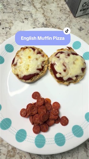 English muffin pizzas just take me right back to being a kid. My mom used to make these for lunch, and somehow they always tasted better than frozen pizza. Crispy English muffins, a little sauce, lots of mozzarella, and whatever toppings we had. I always thought this was just something everyone in New York grew up eating. Was it… or was it just my mom? ❤️ #Nostalgia #EnglishMuffinPizza #GrowingUpInNY #ChildhoodMemories #ComfortFood