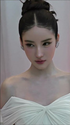 Red carpet ready ✨ #POEM #kratingg #yoshirinrada #โยชิรินรดา