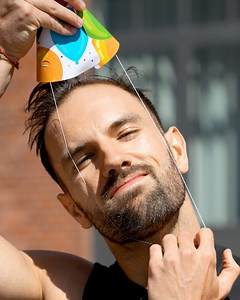 Holz hacken, Wasser tragen - und das seit 31 Jahren 😮‍💨 Das muss ordentlich gefeirt werden ⤵️ 📦 Freier Versand kompletter DACH-Raum 🔥 20 % sparen mit Code "SJARD" auf ALLES 🍫 GRATIS 12er Box Tasty Bar (ab 60€ WK) 💪 GRATIS limitierte Tasty Whey Birthday Cake (ab 80€ WK) 🎁 GRATIS QLF-Shaker 1.000 ml (ab 100€ WK) Das alles hat einen Warenwert von über 70€ und all diese anabolen Geschenke werden wir komplett frei euch mitgeben und zusammen feiern 🥳 (Aber all das gilt nur, solange der Vorrat 