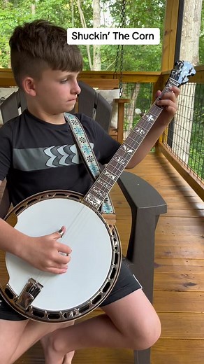 A little front porch pickin. #hatfieldbanjos #bluegrassmusic #bluegrassbanjo #fyp #appalachian #northcarolina #folk #earlscruggs #banjo #frontporchpickin #bluegrass