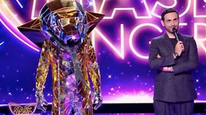 Mask Singer : la star internationale qui se cachait dans le costume du Cobra démasquée