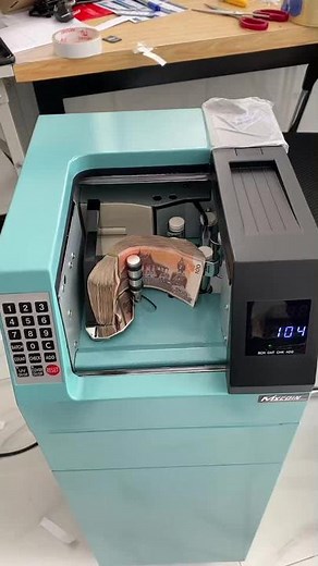 Mackie Electronic Money Counting Machine in Action