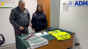 Alghero, turista fermato in aeroporto con un reperto nello zaino: sequestrato fossile di trilobite Qui i dettagli: https://www.teleregionelive.it/2026/01/23/alghero-turista-fermato-in-aeroporto-con-un-reperto-archeologico-nello-zaino-sequestrato-fossile-di-trilobite/ | Teleregione Live