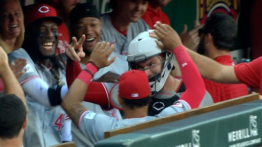 Stephenson celebra nacimiento de su hija