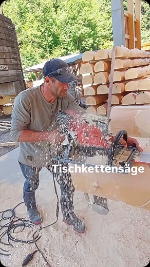 Rundholzhaus on Instagram: "Leistungsstark, präzise, unverzichtbar – die Tischkettensäge von @mafell.de ist für uns ein wichtiges Werkzeug im Blockbau! Die massiven Stämme für die Dachkonstruktion können damit präzise bearbeitet werden! #rundholzhaus #draußendaheim 🌲🌲🌲 #Mafell #Tischkettensäge #Holzbau #Blockbau #Rundholzbau #PräzisionimHolzbau #Holztechnik #Zimmererhandwerk #WerkzeugfürProfis #Holzverbindungen #Massivholzbau #LeistungohneKompromisse #Dachkonstruktion #BautraditiontrifftTechn
