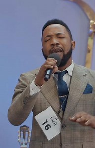 💟😌BAKO SALA ELOKO TE Interprété par Alain Puluku. Sa créativité a capté l'attention du jury. Vous votez GOLD ou SILVER pour lui? Suivez cette audition en version longue sur YouTube👉https://youtu.be/DnHgp-UW5wM #maajabutalent #maajabugospel #maajabu #gospel #music #concours #chretiens #congolais #bakosalaelokote #psaumes #psaume | Maajabu Gospel