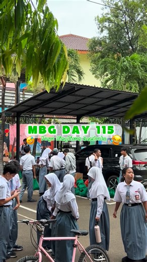 rdwn on Instagram: "MBG BUAT 2 MINGGU KEDEPAN KATANYA GUYS 😋🙌🏻 gimana menurut kalian guys? #sman89jakarta #mbg #jakarta #programprabowo #viral"