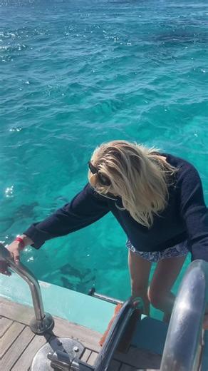 Exploring the Stunning Egyptian Coastline on a Boat Tour