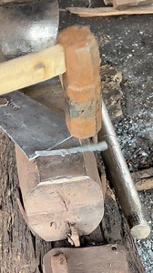 109K views · 1.7K reactions | Look, the blacksmith cuts only using simple and traditional tools, he shapes the garden tools very neatly. #blacksmith #MetalArt #metalwork #craftsmanship #GlobalReach #oldcraft #forginghammer #blacksmithing #pandaibesi | Rizaldi | Facebook