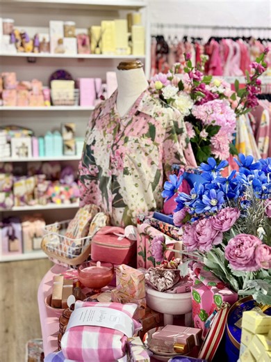Welcome to Hello Darling in Bright VIC 🌸🌈 We’re obsessed with anything colourful! Five beautiful store locations to explore all of our favourite things X #HelloDarling #SmallBusinessAustralia #GiftIdeas #GiftShop #ClothingBoutique