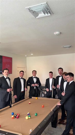 Groomsmen Suit Style Tips for Weddings