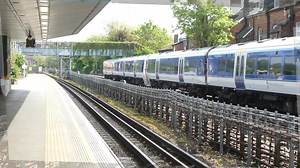 West Hampstead, 24 April 2025. 165006 and 025 head for Marylebone with 1Y30 from Oxford. 165013 and 008 are on 1T29 to Oxford heading north. | Boogies Trains