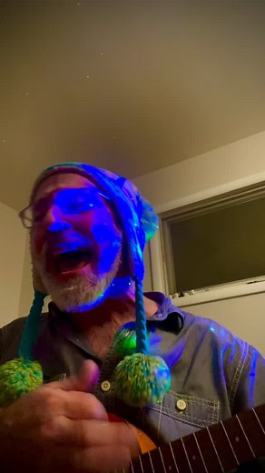 So…this is the final chorus of my mangled version of TINY BUBBLES (with apologies to Don Ho). #ukulele #punkedit #punkulele #findyourhappyplace #swedenrocks #arrrrrrgggghhh #hawaiianmusic #champagne #suckit #wtf #badsinging | Wayne Pyle