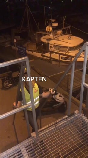 PilensPizzeria (@pilenspizzeria)s videor med Come and Get Your Love - Redbone