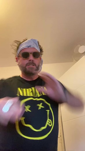 1.5M views · 19K reactions | Ma femme est partie en week-end chez ses parents avec la gosse ! (Et oui on a le droit d’écouter du AC/DC en portant un t-shirt Nirvana ! Ce que vous pouvez être scolaires !) | Jason Chicandier | Facebook