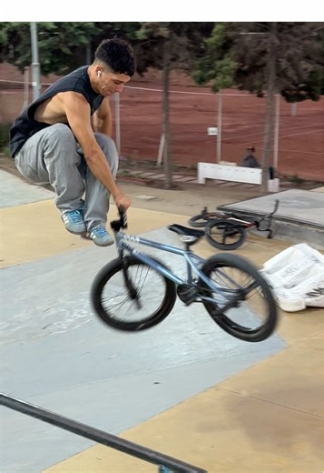 Mastering BMX Tricks with Pegs Whip Techniques