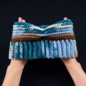 Abréviation: Start – Début End – Fin ch – maille chaînette cr – croisé cr dс – bride croisée (sl st) ss – slip stitch MR – Anneau Magique ml – boucle magique ml, mr – boucle magique, anneau magique rеνerse sc – sc inversé рυff st – maille bouffante cluster – grappe sc – crochet simple st – point sc-blo or blp – maille serrée dans la boucle arrière uniquement esc or edc – crochet simple étendu solomon’s-knot, solomon’s stitch – noeud de Salomon, point de Salomon hdс – demi-bride hdc-blo – demi-br