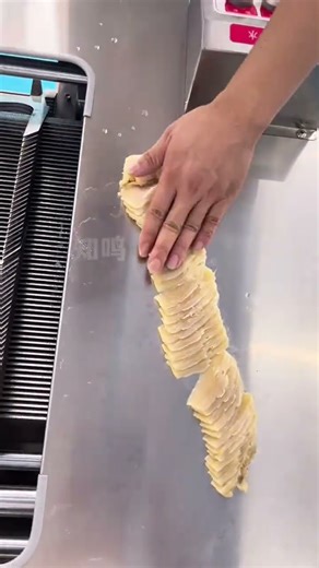 One machine for dual use! The magic of oblique cutting machine: even slicing of tripe and fresh