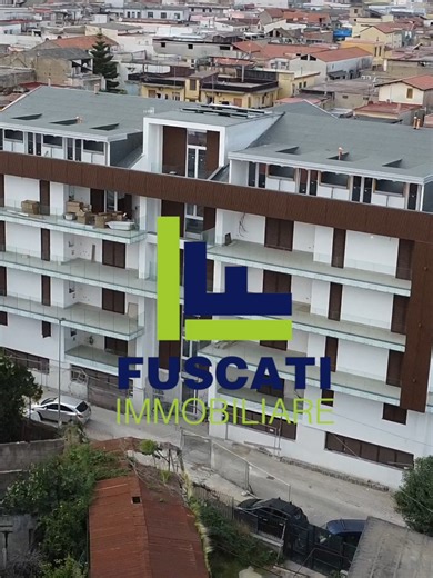 🏡 Nuova costruzione a Mugnano di Napoli – pronta a stupirti! ✨ Appartamento al secondo piano con: ✨ Salone cucina-living super luminoso con balcone terrazzato 🛏 Camera da letto con balcone 🛏 Cameretta 🚿 2 bagni moderni 🌿 Ampio spazio esterno perfetto per le tue serate relax 🚗 Posto auto di proprietà ⚡ Classe energetica A3 🔧 Predisposizione fotovoltaico, climatizzazione e riscaldamento autonomo 🏗 Struttura antisismica e materiali di alta qualità 📍 Via San Giovanni, Mugnano di Napoli Zona