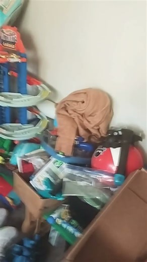 creepy. #bedtofridge